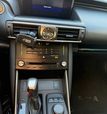 Белый Лексус ИС, объемом двигателя 2 л и пробегом 147 тыс. км за 21500 $, фото 5 на Automoto.ua