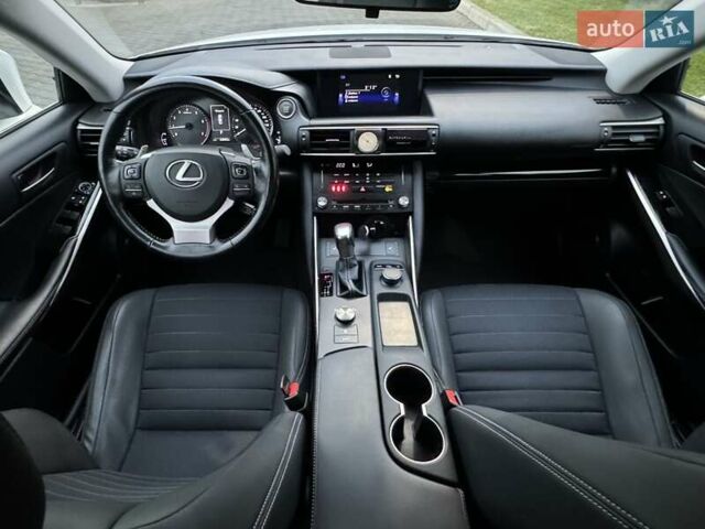 Білий Лексус ІС, об'ємом двигуна 2 л та пробігом 64 тис. км за 20500 $, фото 49 на Automoto.ua