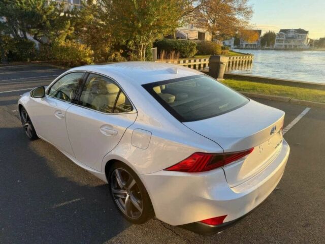 Белый Лексус ИС, объемом двигателя 3.5 л и пробегом 64 тыс. км за 11100 $, фото 4 на Automoto.ua