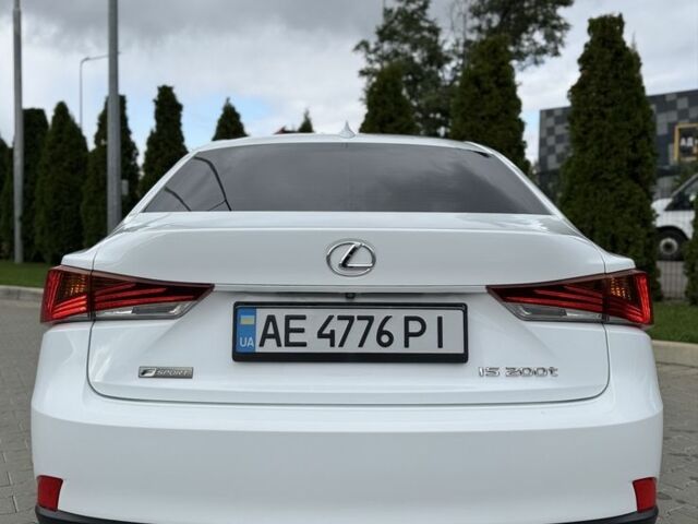 Белый Лексус ИС, объемом двигателя 2 л и пробегом 92 тыс. км за 17900 $, фото 5 на Automoto.ua