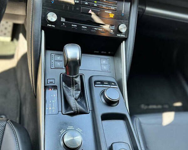 Белый Лексус ИС, объемом двигателя 2 л и пробегом 83 тыс. км за 20000 $, фото 6 на Automoto.ua