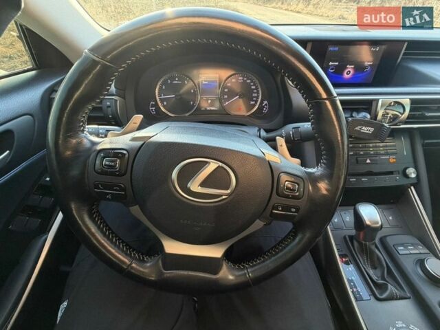 Белый Лексус ИС, объемом двигателя 2 л и пробегом 147 тыс. км за 21500 $, фото 4 на Automoto.ua