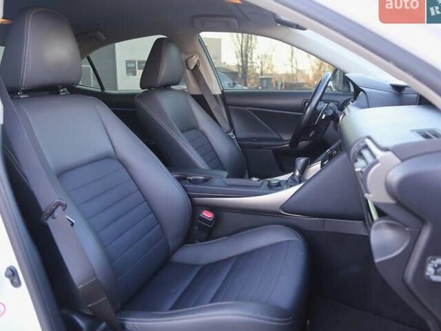 Білий Лексус ІС, об'ємом двигуна 2 л та пробігом 147 тис. км за 22900 $, фото 11 на Automoto.ua