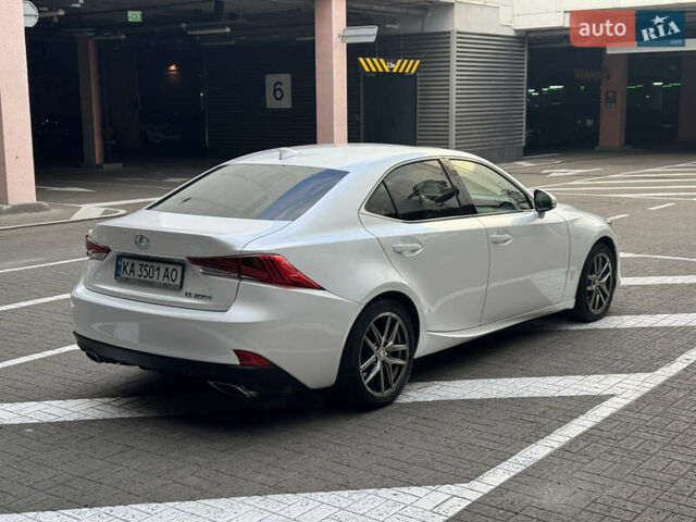 Белый Лексус ИС, объемом двигателя 2 л и пробегом 59 тыс. км за 20700 $, фото 5 на Automoto.ua