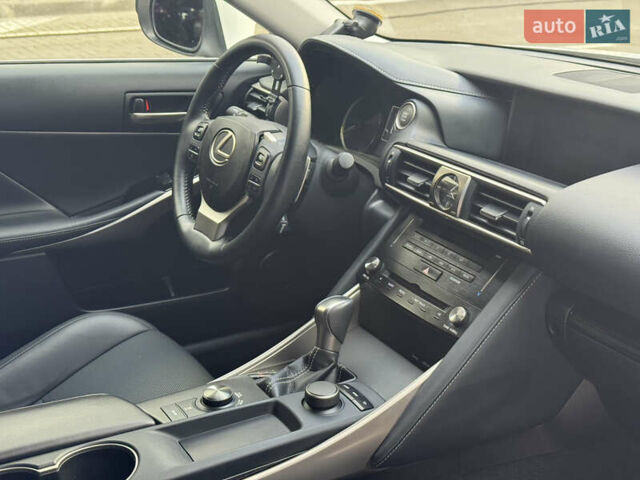Белый Лексус ИС, объемом двигателя 2 л и пробегом 59 тыс. км за 20700 $, фото 21 на Automoto.ua