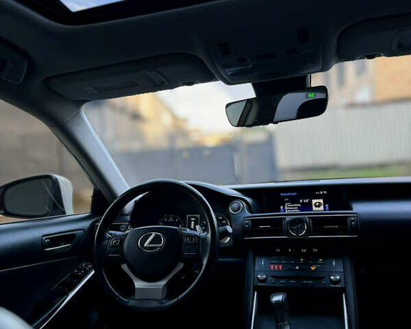 Білий Лексус ІС, об'ємом двигуна 2 л та пробігом 159 тис. км за 17799 $, фото 12 на Automoto.ua