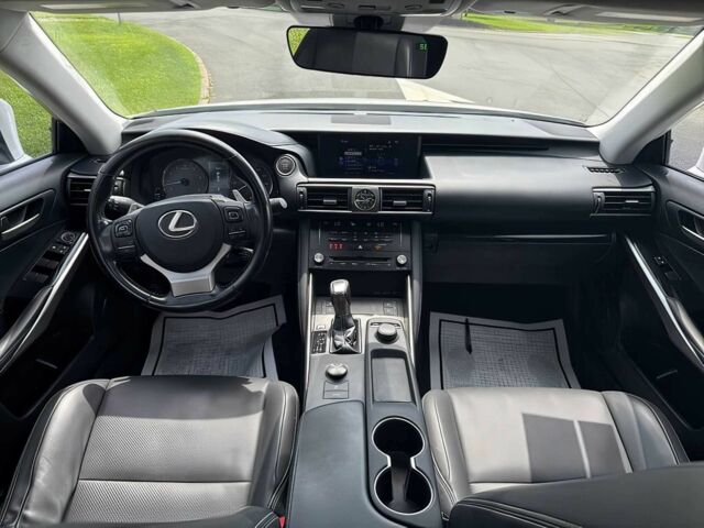 Белый Лексус ИС, объемом двигателя 3.5 л и пробегом 50 тыс. км за 11000 $, фото 11 на Automoto.ua