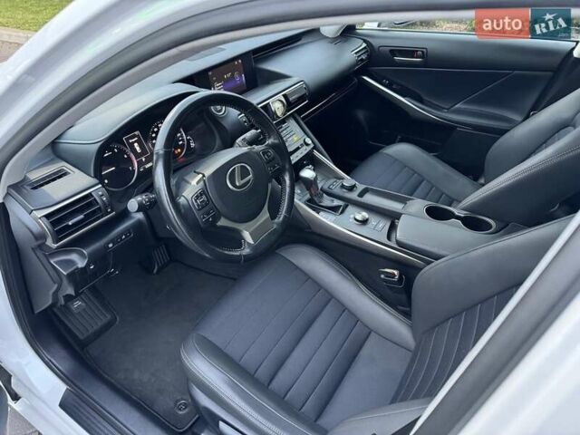 Білий Лексус ІС, об'ємом двигуна 2 л та пробігом 64 тис. км за 20500 $, фото 32 на Automoto.ua