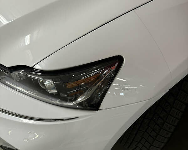 Белый Лексус ИС, объемом двигателя 2 л и пробегом 113 тыс. км за 20000 $, фото 10 на Automoto.ua