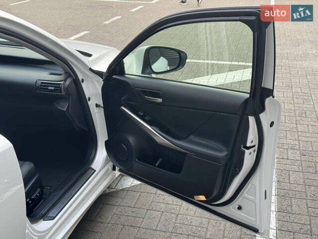 Белый Лексус ИС, объемом двигателя 2 л и пробегом 59 тыс. км за 20700 $, фото 17 на Automoto.ua