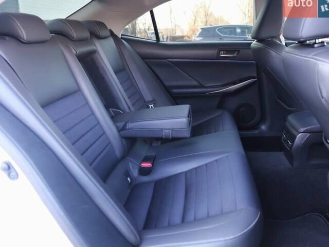 Білий Лексус ІС, об'ємом двигуна 2 л та пробігом 147 тис. км за 22900 $, фото 10 на Automoto.ua