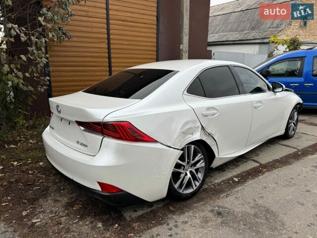 Білий Лексус ІС, об'ємом двигуна 2 л та пробігом 52 тис. км за 8800 $, фото 2 на Automoto.ua