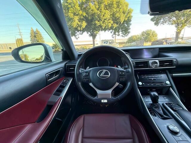 Белый Лексус ИС, объемом двигателя 3.5 л и пробегом 53 тыс. км за 9800 $, фото 9 на Automoto.ua