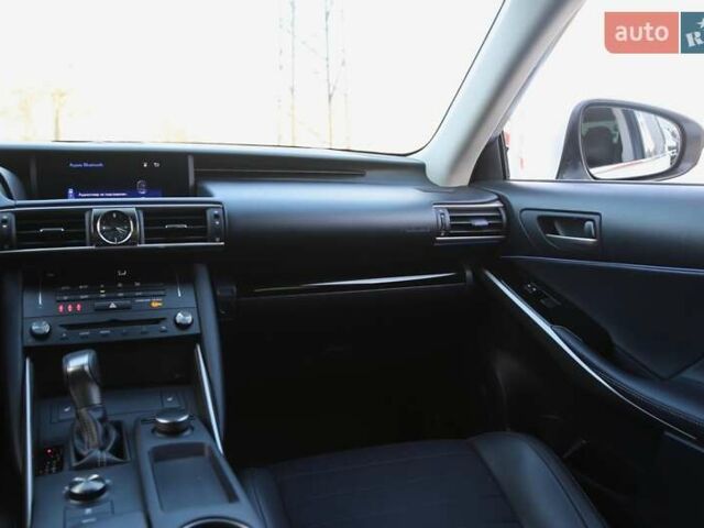 Білий Лексус ІС, об'ємом двигуна 2 л та пробігом 147 тис. км за 22900 $, фото 14 на Automoto.ua