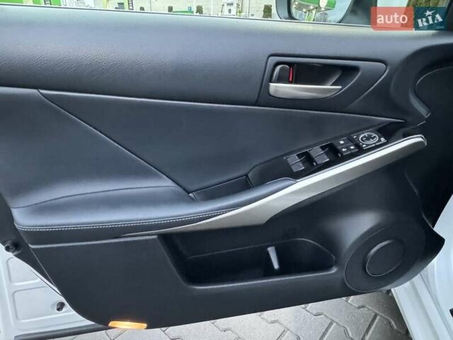 Білий Лексус ІС, об'ємом двигуна 2 л та пробігом 64 тис. км за 20500 $, фото 45 на Automoto.ua