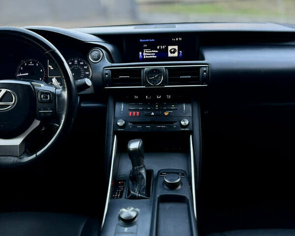 Білий Лексус ІС, об'ємом двигуна 2 л та пробігом 159 тис. км за 17799 $, фото 13 на Automoto.ua