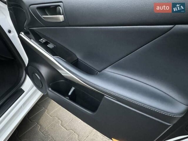 Білий Лексус ІС, об'ємом двигуна 2 л та пробігом 64 тис. км за 20500 $, фото 70 на Automoto.ua