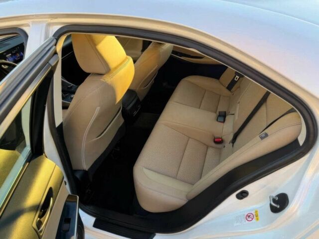 Белый Лексус ИС, объемом двигателя 3.5 л и пробегом 64 тыс. км за 11100 $, фото 14 на Automoto.ua