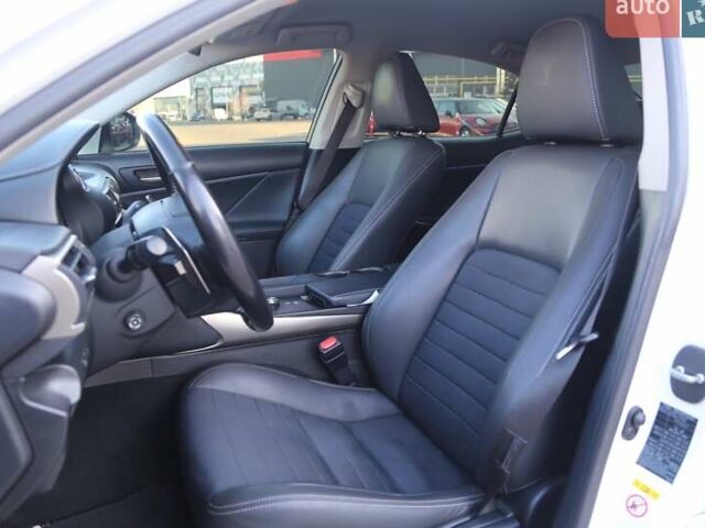 Білий Лексус ІС, об'ємом двигуна 2 л та пробігом 147 тис. км за 22900 $, фото 8 на Automoto.ua