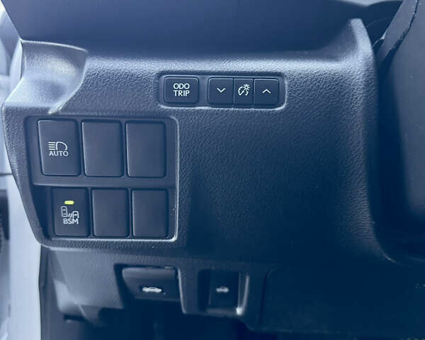 Білий Лексус ІС, об'ємом двигуна 2 л та пробігом 159 тис. км за 17799 $, фото 21 на Automoto.ua