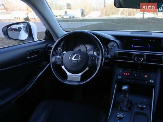 Білий Лексус ІС, об'ємом двигуна 2 л та пробігом 147 тис. км за 22900 $, фото 12 на Automoto.ua