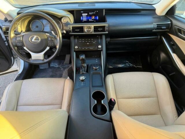 Белый Лексус ИС, объемом двигателя 3.5 л и пробегом 64 тыс. км за 11100 $, фото 8 на Automoto.ua