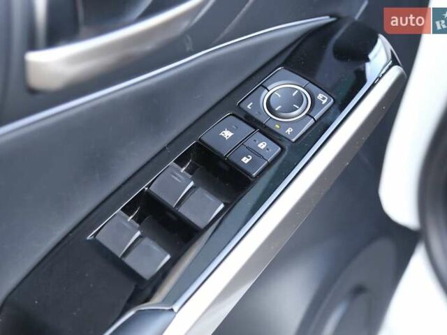 Білий Лексус ІС, об'ємом двигуна 2 л та пробігом 147 тис. км за 22900 $, фото 24 на Automoto.ua