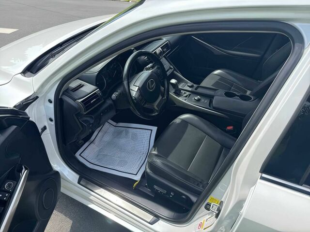 Белый Лексус ИС, объемом двигателя 3.5 л и пробегом 50 тыс. км за 11000 $, фото 8 на Automoto.ua