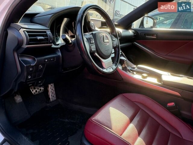Белый Лексус ИС, объемом двигателя 2 л и пробегом 112 тыс. км за 23000 $, фото 4 на Automoto.ua
