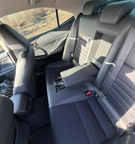 Белый Лексус ИС, объемом двигателя 2 л и пробегом 147 тыс. км за 21500 $, фото 7 на Automoto.ua