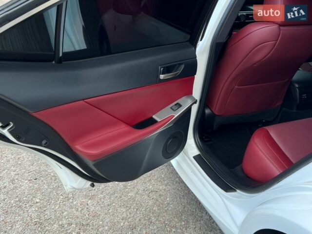 Белый Лексус ИС, объемом двигателя 2 л и пробегом 117 тыс. км за 19900 $, фото 9 на Automoto.ua