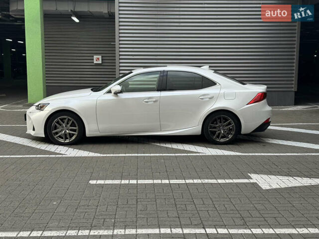 Белый Лексус ИС, объемом двигателя 2 л и пробегом 59 тыс. км за 20700 $, фото 1 на Automoto.ua