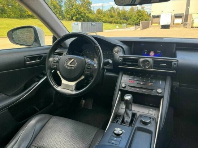 Белый Лексус ИС, объемом двигателя 3.5 л и пробегом 61 тыс. км за 5900 $, фото 6 на Automoto.ua