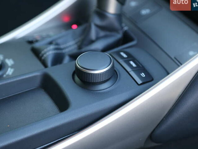 Білий Лексус ІС, об'ємом двигуна 2 л та пробігом 147 тис. км за 22900 $, фото 22 на Automoto.ua