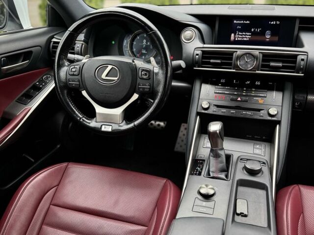 Белый Лексус ИС, объемом двигателя 2 л и пробегом 92 тыс. км за 17900 $, фото 8 на Automoto.ua