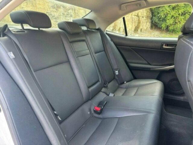 Белый Лексус ИС, объемом двигателя 3.5 л и пробегом 61 тыс. км за 5900 $, фото 11 на Automoto.ua