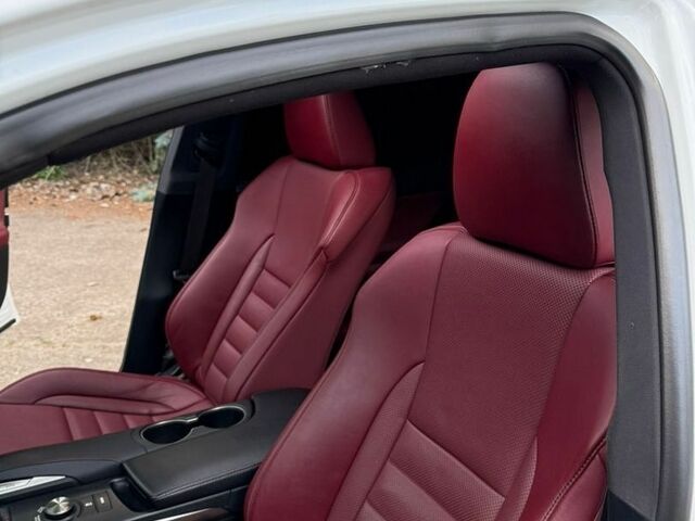 Белый Лексус ИС, объемом двигателя 2 л и пробегом 123 тыс. км за 18500 $, фото 3 на Automoto.ua