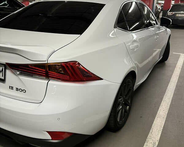 Белый Лексус ИС, объемом двигателя 2 л и пробегом 113 тыс. км за 22000 $, фото 4 на Automoto.ua