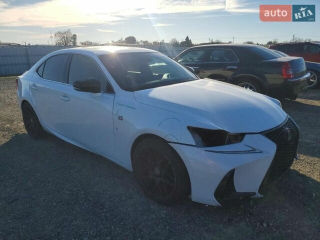 Білий Лексус ІС, об'ємом двигуна 2 л та пробігом 137 тис. км за 3500 $, фото 1 на Automoto.ua