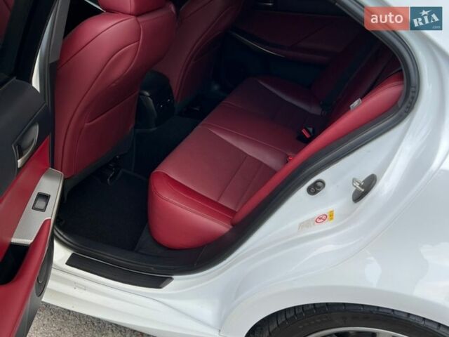 Белый Лексус ИС, объемом двигателя 2 л и пробегом 117 тыс. км за 19900 $, фото 12 на Automoto.ua