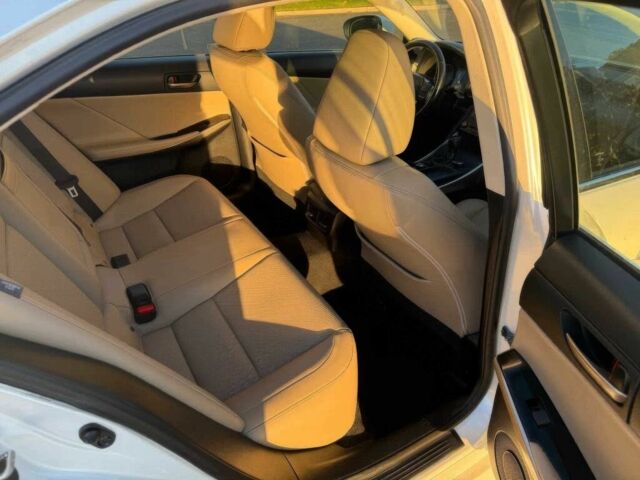 Белый Лексус ИС, объемом двигателя 3.5 л и пробегом 64 тыс. км за 11100 $, фото 11 на Automoto.ua