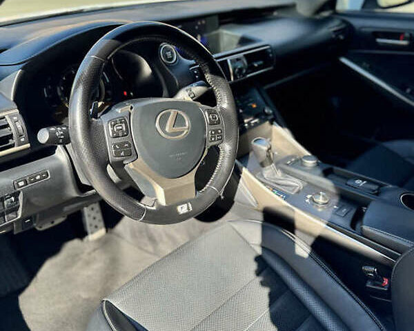 Белый Лексус ИС, объемом двигателя 2 л и пробегом 83 тыс. км за 20000 $, фото 4 на Automoto.ua