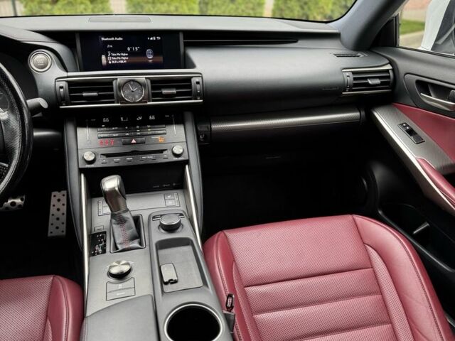 Белый Лексус ИС, объемом двигателя 2 л и пробегом 92 тыс. км за 17900 $, фото 9 на Automoto.ua