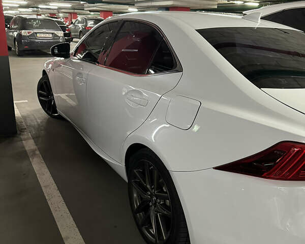 Белый Лексус ИС, объемом двигателя 2 л и пробегом 113 тыс. км за 22000 $, фото 1 на Automoto.ua