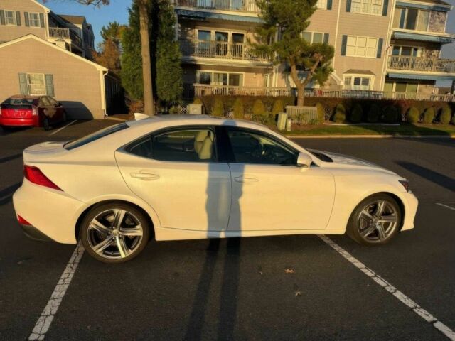 Белый Лексус ИС, объемом двигателя 3.5 л и пробегом 64 тыс. км за 11100 $, фото 7 на Automoto.ua