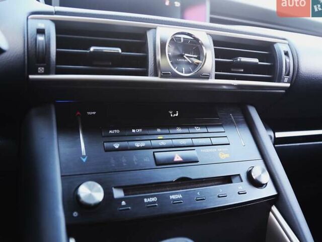 Білий Лексус ІС, об'ємом двигуна 2 л та пробігом 147 тис. км за 22900 $, фото 19 на Automoto.ua