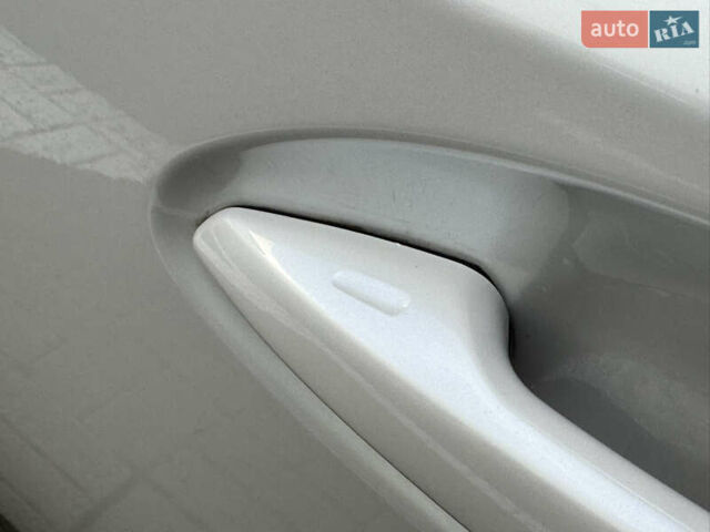 Белый Лексус ИС, объемом двигателя 2 л и пробегом 59 тыс. км за 20700 $, фото 9 на Automoto.ua