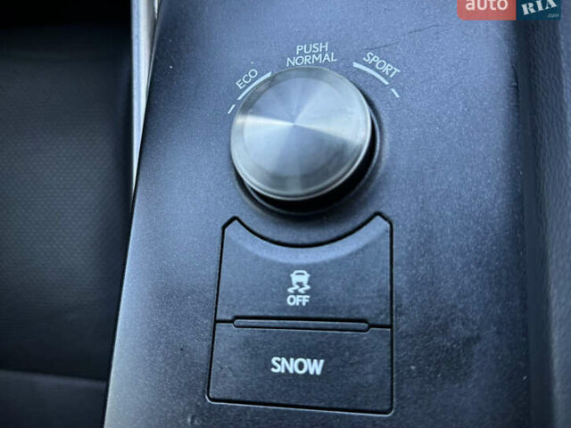 Білий Лексус ІС, об'ємом двигуна 2 л та пробігом 159 тис. км за 17799 $, фото 18 на Automoto.ua