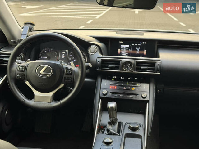 Белый Лексус ИС, объемом двигателя 2 л и пробегом 59 тыс. км за 20700 $, фото 22 на Automoto.ua