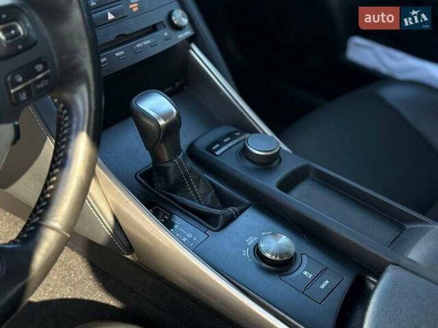 Белый Лексус ИС, объемом двигателя 2 л и пробегом 158 тыс. км за 18999 $, фото 16 на Automoto.ua